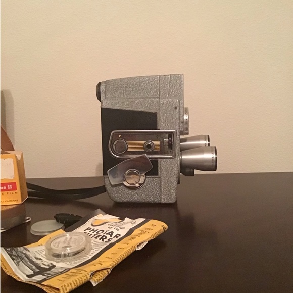 Vintage camera with carrying case - Picture 3 of 5